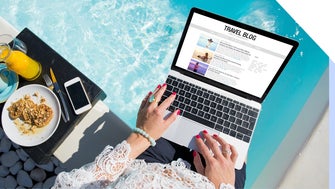 🌠2024澳洲幸运五开奖记录 🌠澳洲幸运5计划精准人工计划软件 🌟2024澳洲幸运5官网直播 sites on the edge of a pool using a laptop to work on a travel blog